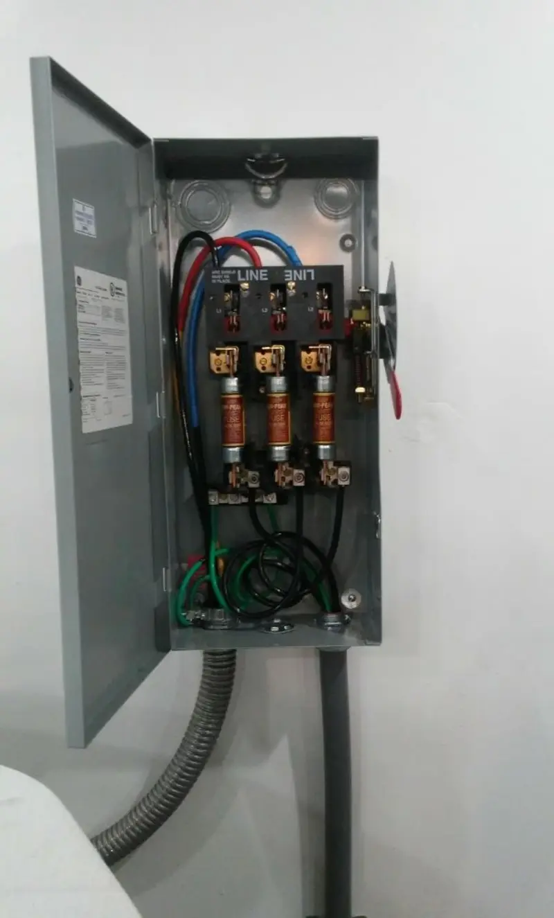 Three-phase disconnect switch installed for Smoke Detector Installation in Dunlap